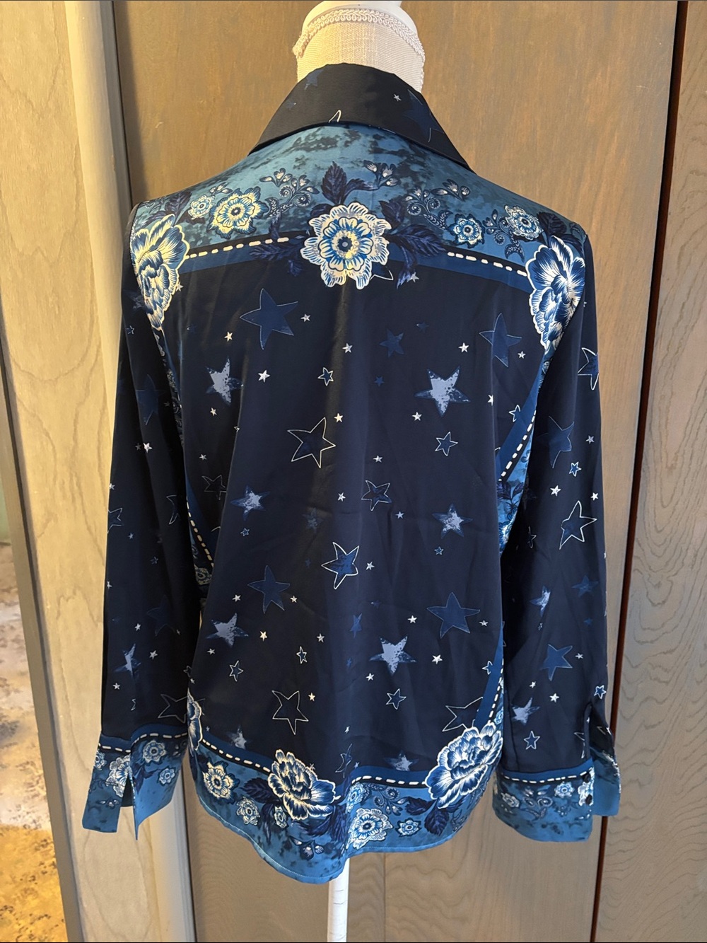 Rachel Zoe Celestial Star Print Floral Blouse Silky Button Up Long Sleeve Navy - Picture 5 of 6